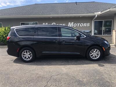2023 Chrysler Voyager LX   - Photo 1 - Owatonna, MN 55060