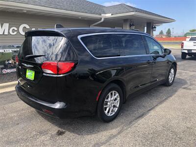 2023 Chrysler Voyager LX   - Photo 9 - Owatonna, MN 55060