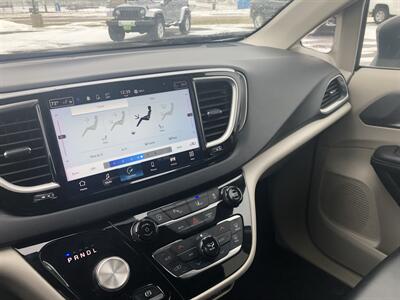 2023 Chrysler Pacifica Touring L   - Photo 22 - Owatonna, MN 55060