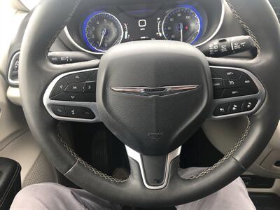 2023 Chrysler Pacifica Touring L   - Photo 17 - Owatonna, MN 55060