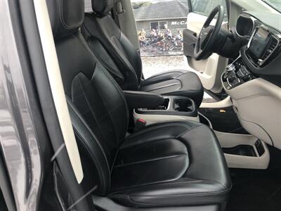 2023 Chrysler Pacifica Touring L   - Photo 2 - Owatonna, MN 55060