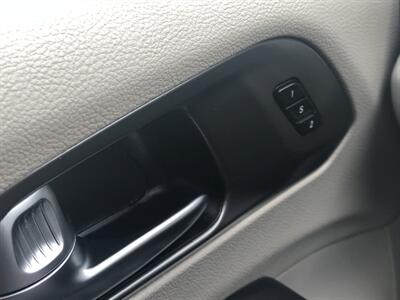 2023 Chrysler Pacifica Touring L   - Photo 11 - Owatonna, MN 55060