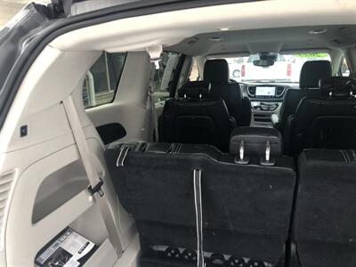 2023 Chrysler Pacifica Touring L   - Photo 8 - Owatonna, MN 55060