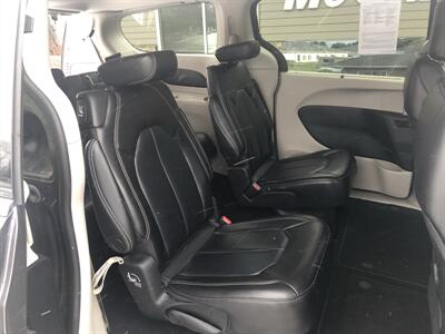 2023 Chrysler Pacifica Touring L   - Photo 7 - Owatonna, MN 55060
