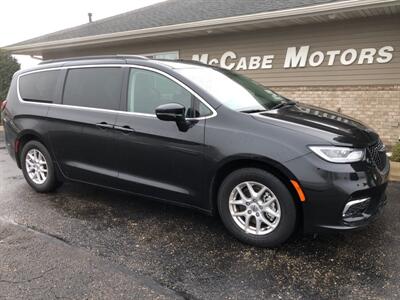 2022 Chrysler Pacifica Touring L   - Photo 3 - Owatonna, MN 55060