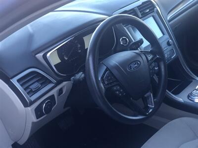 2020 Ford Fusion SE   - Photo 13 - Owatonna, MN 55060