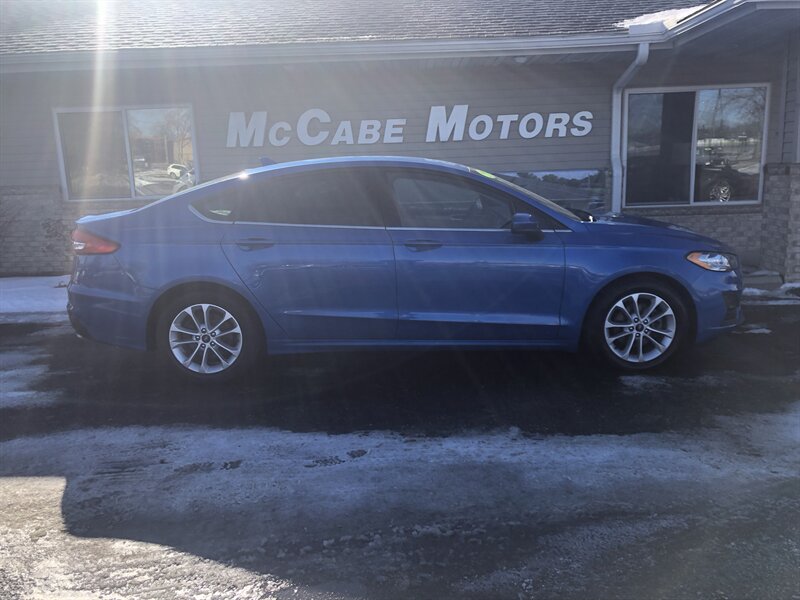 2020 Ford Fusion SE   - Photo 1 - Owatonna, MN 55060