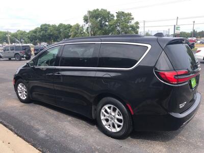 2022 Chrysler Pacifica Touring L   - Photo 6 - Owatonna, MN 55060