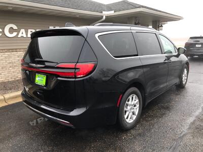 2022 Chrysler Pacifica Touring L   - Photo 9 - Owatonna, MN 55060