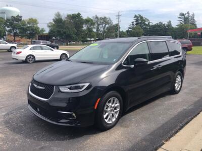 2022 Chrysler Pacifica Touring L   - Photo 5 - Owatonna, MN 55060