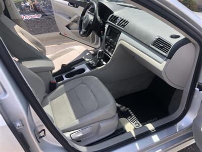 2013 Volkswagen Passat TDI SE   - Photo 18 - Owatonna, MN 55060