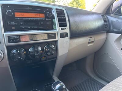 2005 Toyota 4Runner SR5  4x4! RUNS BEAUTIFUL!! - Photo 22 - Valencia, CA 91355