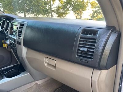 2005 Toyota 4Runner SR5  4x4! RUNS BEAUTIFUL!! - Photo 17 - Valencia, CA 91355