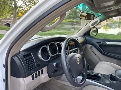2005 Toyota 4Runner SR5  4x4! RUNS BEAUTIFUL!! - Photo 11 - Valencia, CA 91355