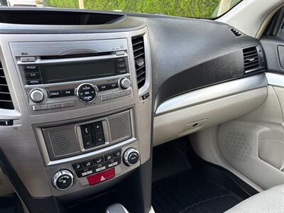 2011 Subaru Outback 2.5i Premium  RUNS BEAUTIFULLY! - Photo 25 - Valencia, CA 91355