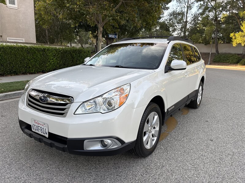 2011 Subaru Outback 2.5i Premium RUNS BEAUTIFULLY! - Photo 1 - Valencia, CA 91355