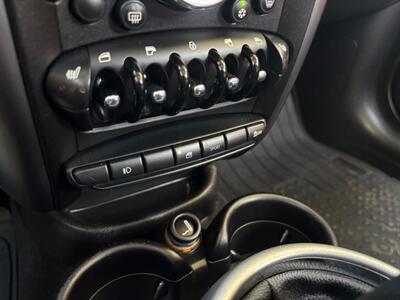 2011 MINI Cooper Countryman S ALL4 Manual transmission!!  MANUAL!! Super clean!! Great looking interior !! - Photo 32 - Valencia, CA 91355