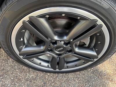 2011 MINI Cooper Countryman S ALL4 Manual transmission!!  MANUAL!! Super clean!! Great looking interior !! - Photo 14 - Valencia, CA 91355