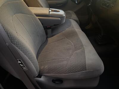 2000 Ford F-150 XL  Manual transmission! Low Miles - Photo 14 - Valencia, CA 91355
