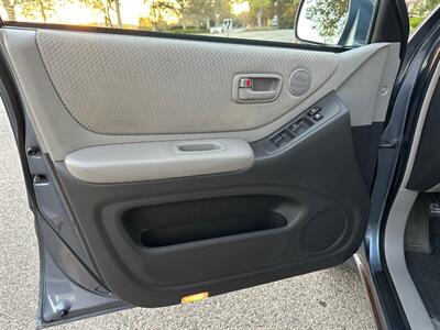 2004 Toyota Highlander  Super clean!! Low miles!!! - Photo 12 - Valencia, CA 91355