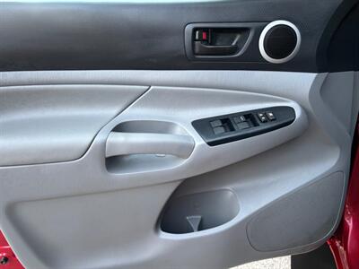 2015 Toyota Tacoma V6 ONE OWNER, 46,638 ORIGINAL MILES   - Photo 19 - Valencia, CA 91355