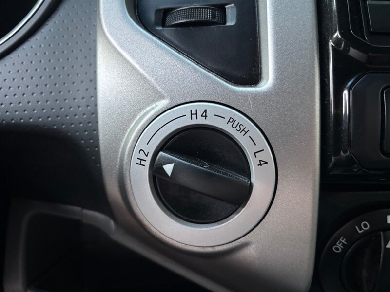 2015 Toyota Tacoma V6 photo 24
