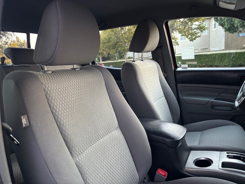 2015 Toyota Tacoma V6 photo 16