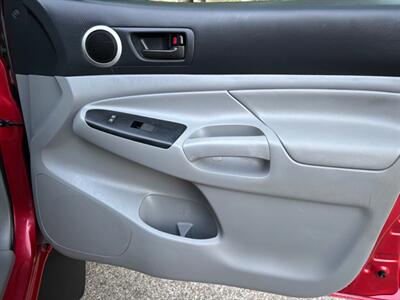 2015 Toyota Tacoma V6 ONE OWNER, 46,638 ORIGINAL MILES   - Photo 18 - Valencia, CA 91355