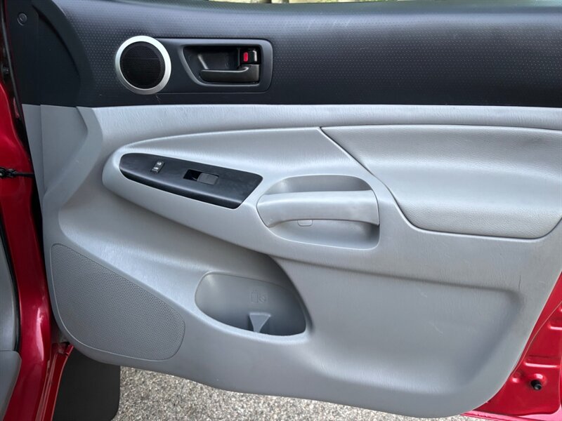 2015 Toyota Tacoma V6 photo 18