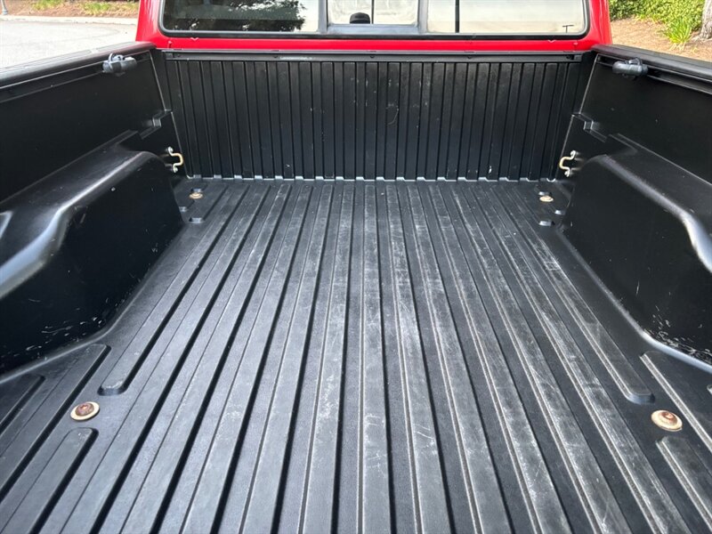 2015 Toyota Tacoma V6 photo 29