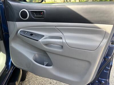 2015 Toyota Tacoma PreRunner V6   - Photo 13 - Valencia, CA 91355