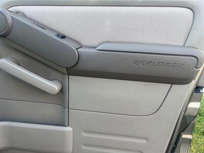 2006 Ford Explorer XLS ABSOLUTELY GORGEOUS !!   - Photo 18 - Valencia, CA 91355