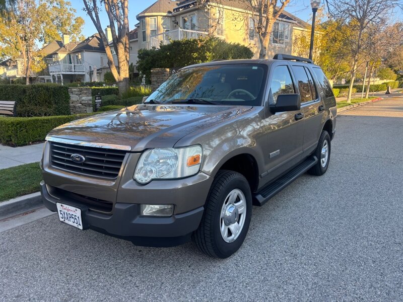 2006 Ford Explorer XLS ABSOLUTELY GORGEOUS !!   - Photo 1 - Valencia, CA 91355