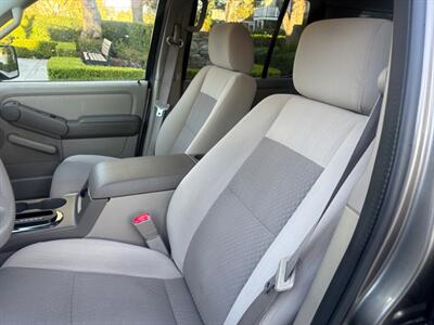 2006 Ford Explorer XLS ABSOLUTELY GORGEOUS !!   - Photo 9 - Valencia, CA 91355