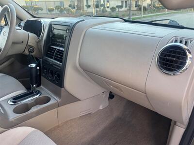 2006 Ford Explorer XLS ABSOLUTELY GORGEOUS !!   - Photo 15 - Valencia, CA 91355
