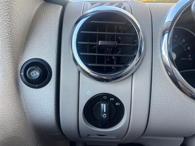 2006 Ford Explorer XLS ABSOLUTELY GORGEOUS !!   - Photo 27 - Valencia, CA 91355