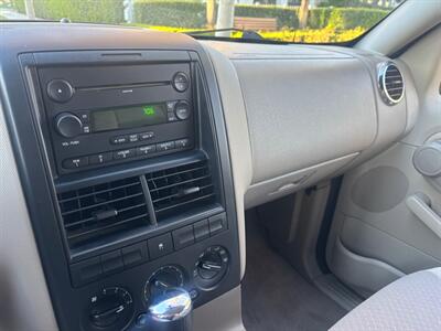 2006 Ford Explorer XLS ABSOLUTELY GORGEOUS !!   - Photo 20 - Valencia, CA 91355