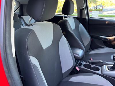 2012 Ford Focus SE  MANUAL! RUNS GREAT!! - Photo 20 - Valencia, CA 91355