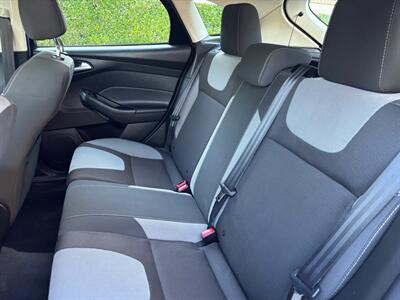 2012 Ford Focus SE  MANUAL! RUNS GREAT!! - Photo 14 - Valencia, CA 91355