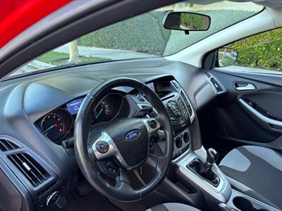 2012 Ford Focus SE  MANUAL! RUNS GREAT!! - Photo 9 - Valencia, CA 91355