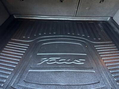 2012 Ford Focus SE  MANUAL! RUNS GREAT!! - Photo 16 - Valencia, CA 91355