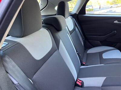 2012 Ford Focus SE  MANUAL! RUNS GREAT!! - Photo 18 - Valencia, CA 91355