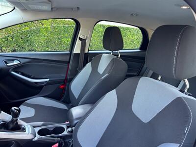 2012 Ford Focus SE  MANUAL! RUNS GREAT!! - Photo 12 - Valencia, CA 91355