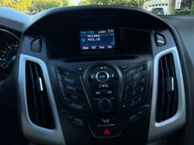 2012 Ford Focus SE  MANUAL! RUNS GREAT!! - Photo 25 - Valencia, CA 91355