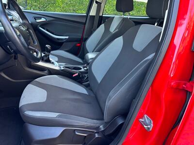 2012 Ford Focus SE  MANUAL! RUNS GREAT!! - Photo 10 - Valencia, CA 91355
