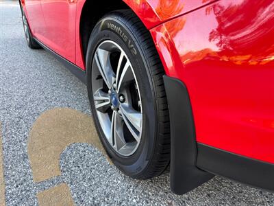 2012 Ford Focus SE  MANUAL! RUNS GREAT!! - Photo 33 - Valencia, CA 91355
