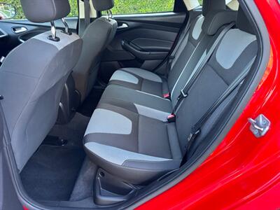 2012 Ford Focus SE  MANUAL! RUNS GREAT!! - Photo 13 - Valencia, CA 91355