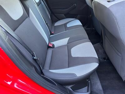 2012 Ford Focus SE  MANUAL! RUNS GREAT!! - Photo 17 - Valencia, CA 91355