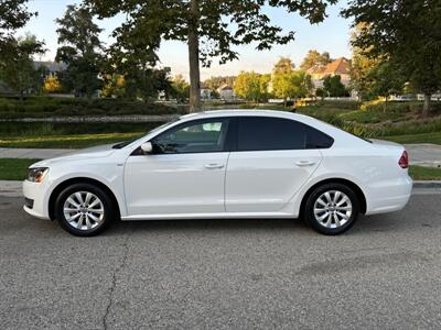 2014 Volkswagen Passat 1.8T Wolfsburg Edition PZEV  LOW MILES! GREAT RUNNIING CAR AT AN AFFORDABLE PRICE! - Photo 2 - Valencia, CA 91355