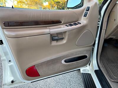 1999 Ford Explorer Limited  Super Clean ! Low Miles! - Photo 22 - Valencia, CA 91355
